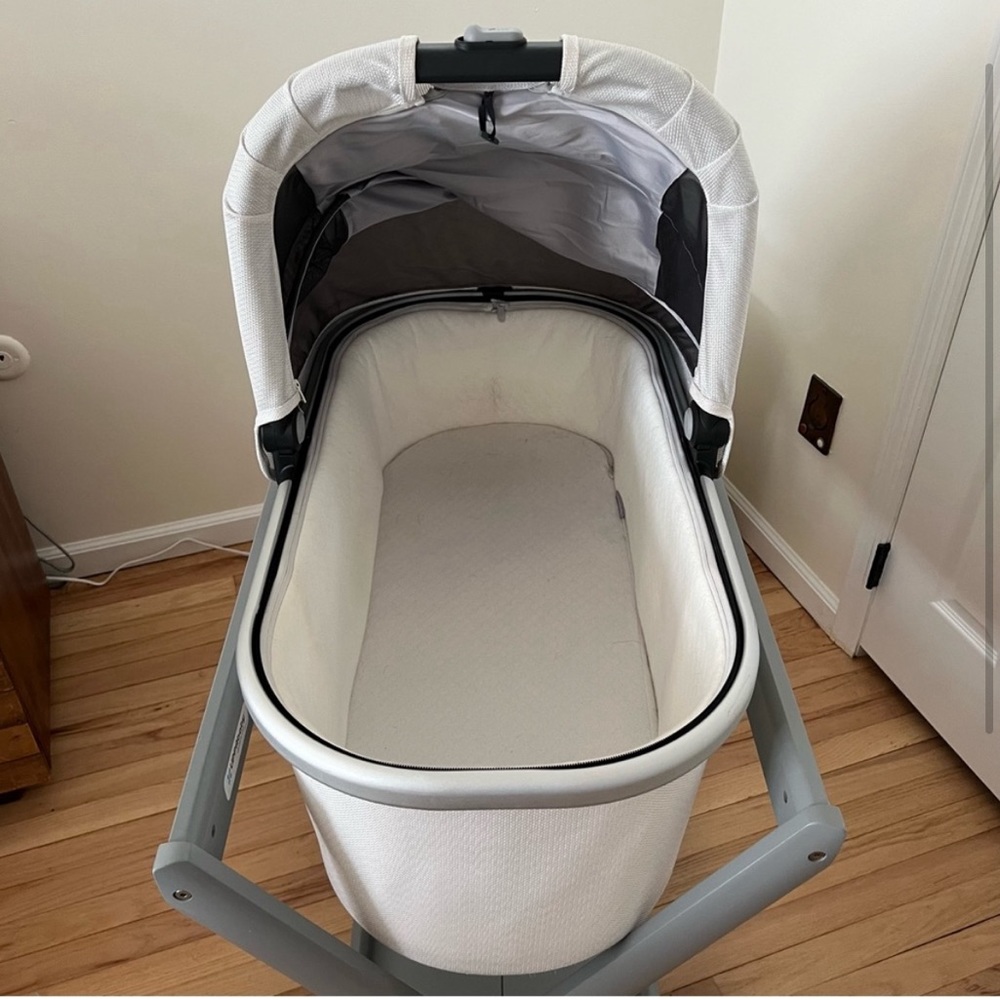 UPPAbaby Bassinet for VISTA V2 / CRUZ V2 /
RIDGE / MINU V2